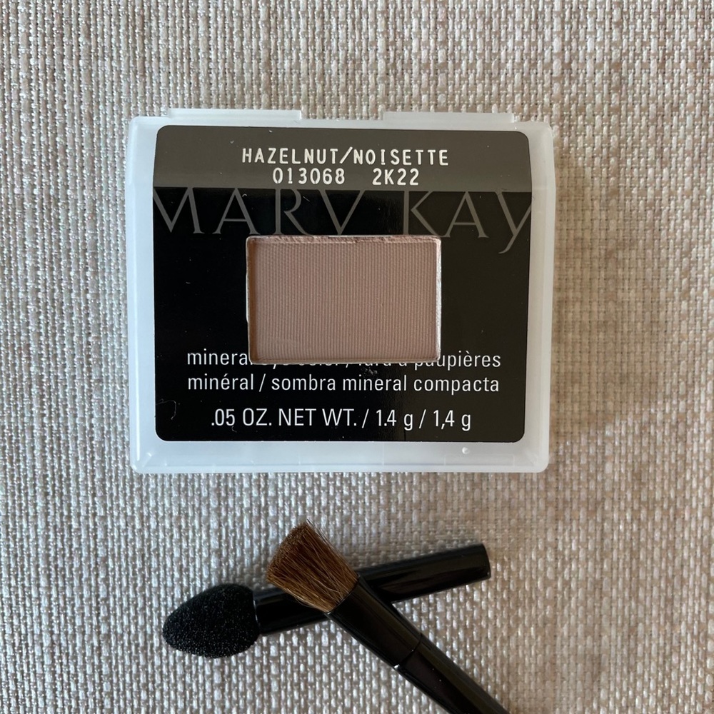 One of Mary Kay mineral eye color-hazel nut
